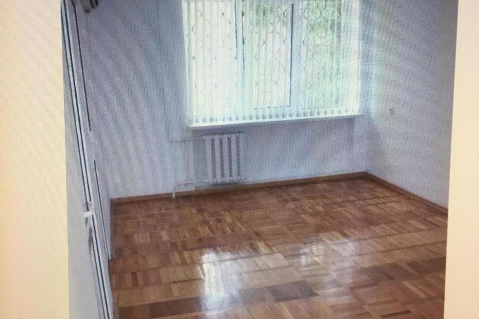Продаётся 4-комнатная квартира, 61.3 м²
