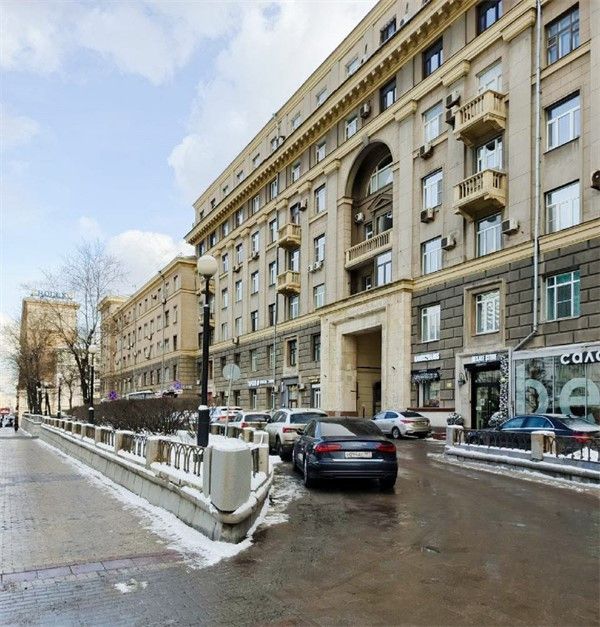 Продаётся 4-комнатная квартира, 145.3 м²