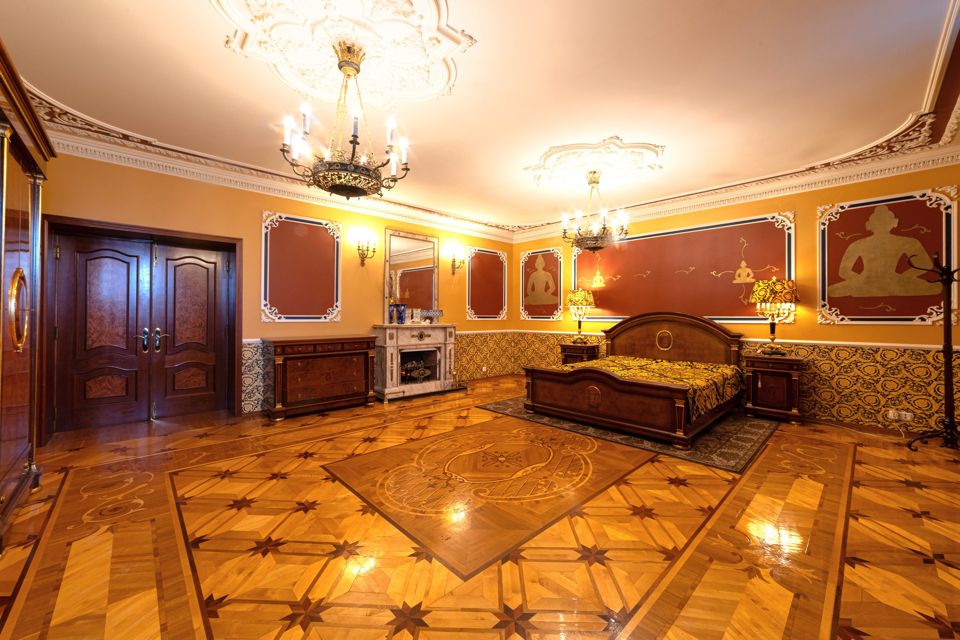 Продаётся 4-комнатная квартира, 200 м²