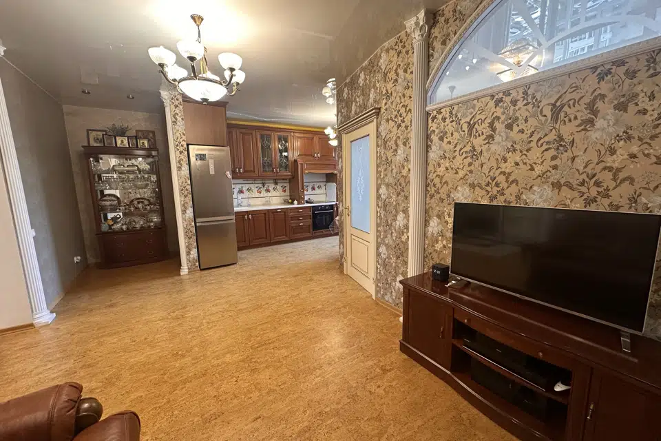 Продаётся 3-комнатная квартира, 112 м²