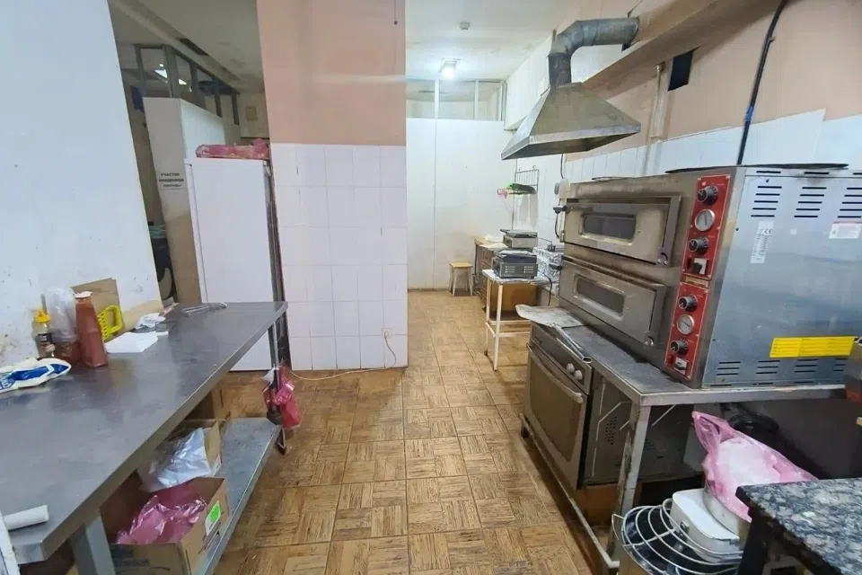 Продаётся торговое помещение, 165 м²