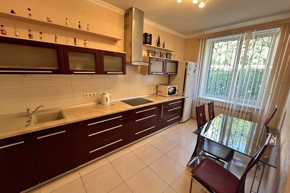 Продаётся таунхаус, 3-эт., 225 м²
