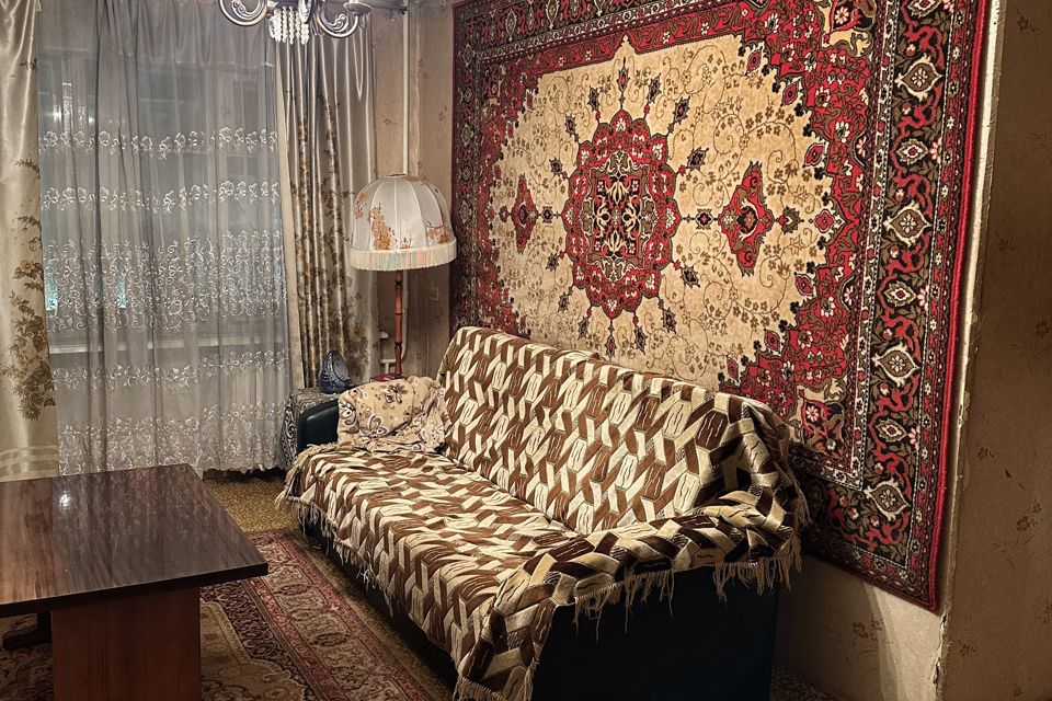 Продаётся 4-комнатная квартира, 61.8 м²