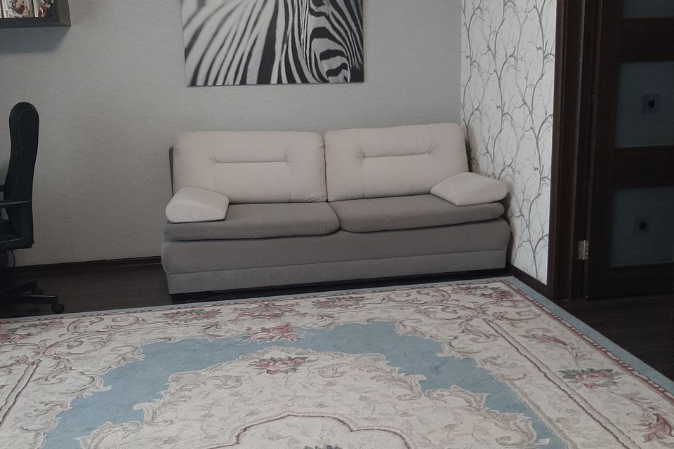Продаётся 2-комнатная квартира, 72.8 м²