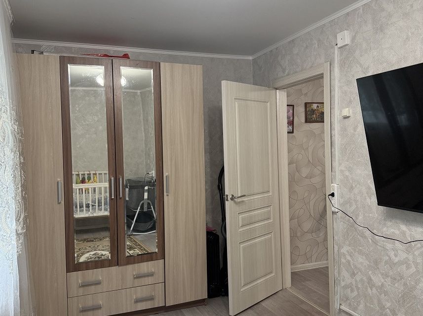 Продаётся 3-комнатная квартира, 48.8 м²