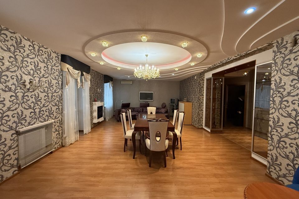 Продаётся 5-комнатная квартира, 174 м²