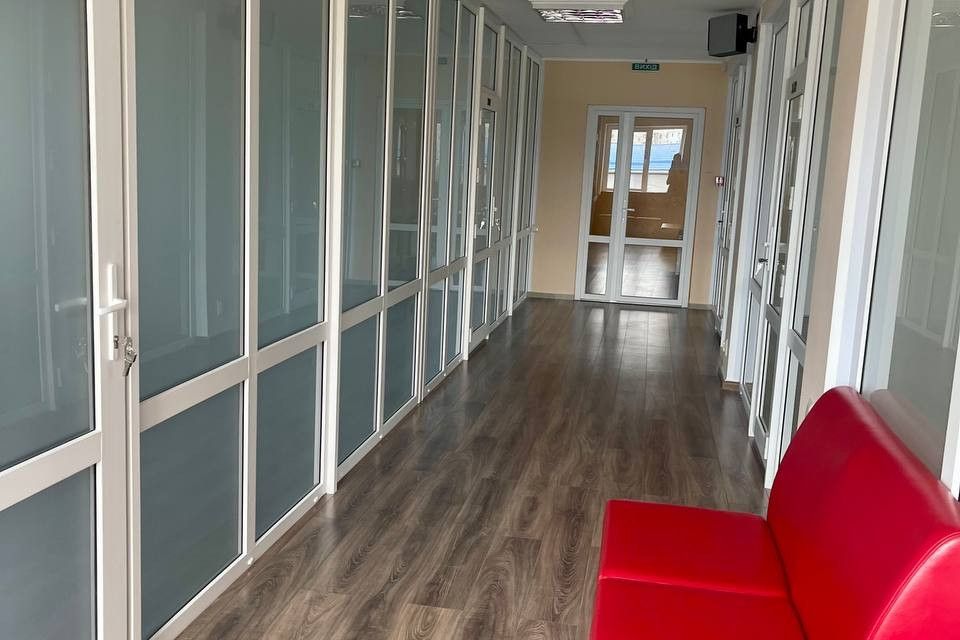 Сдаётся торговое помещение, 200 м²