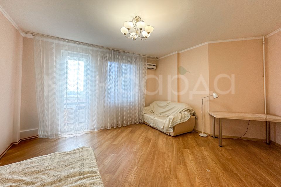 Продаётся 1-комнатная квартира, 57.2 м²