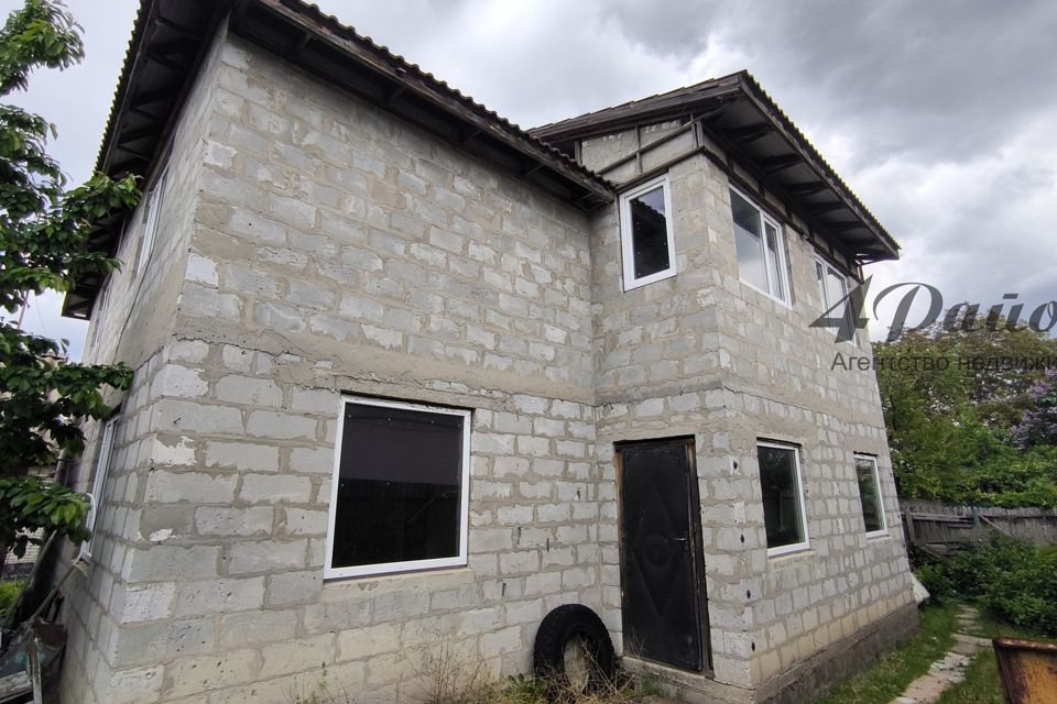 Продаётся 2-этажный дом, 240 м²