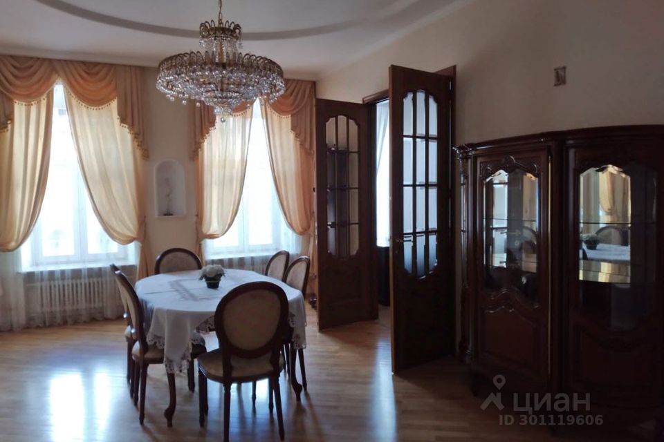 Продаётся 4-комнатная квартира, 125 м²