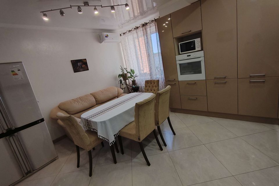 Продаётся 3-комнатная квартира, 105 м²