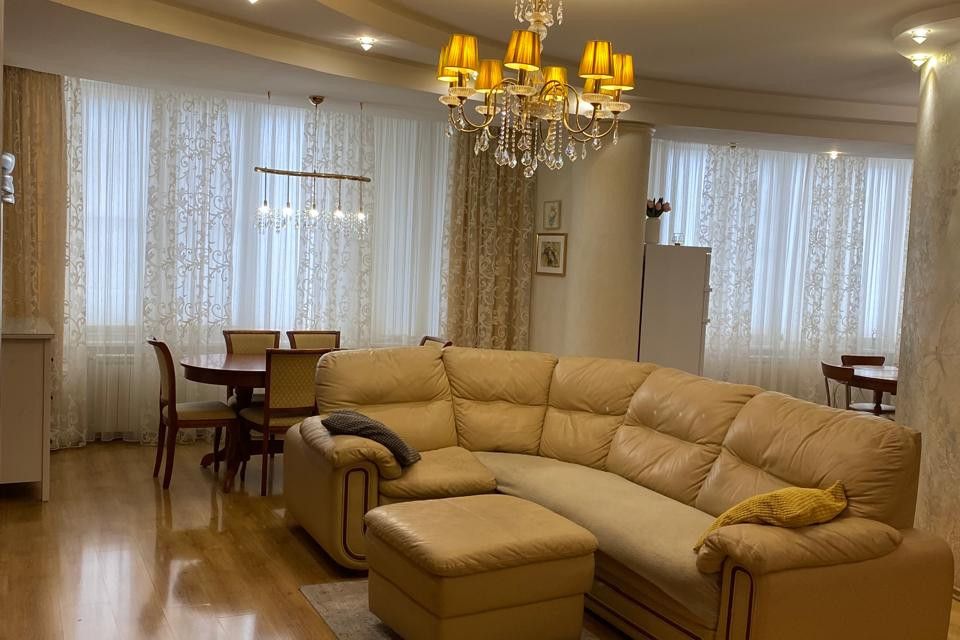 Продаётся 3-комнатная квартира, 124 м²