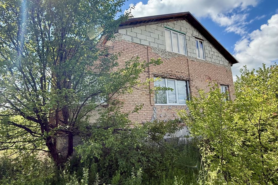 Продаётся 2-этажный дом, 200 м²