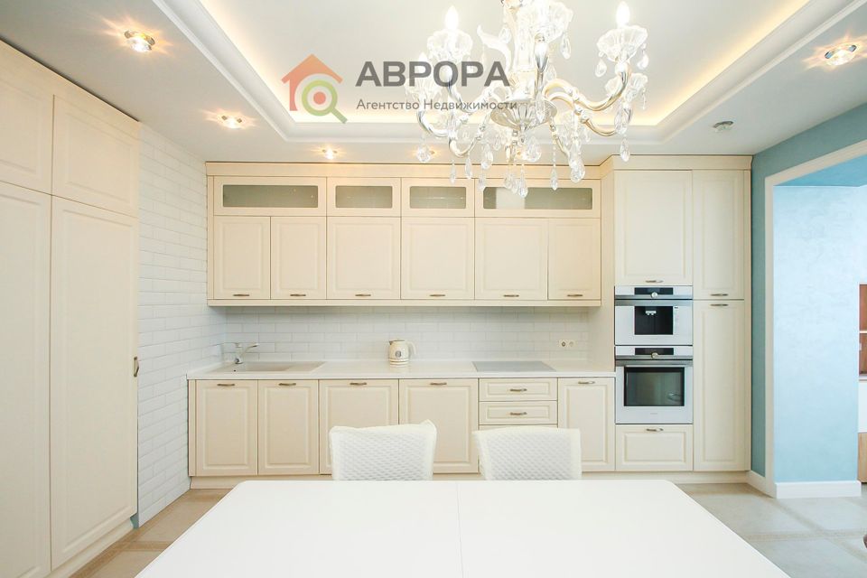 Продаётся 3-комнатная квартира, 102.8 м²