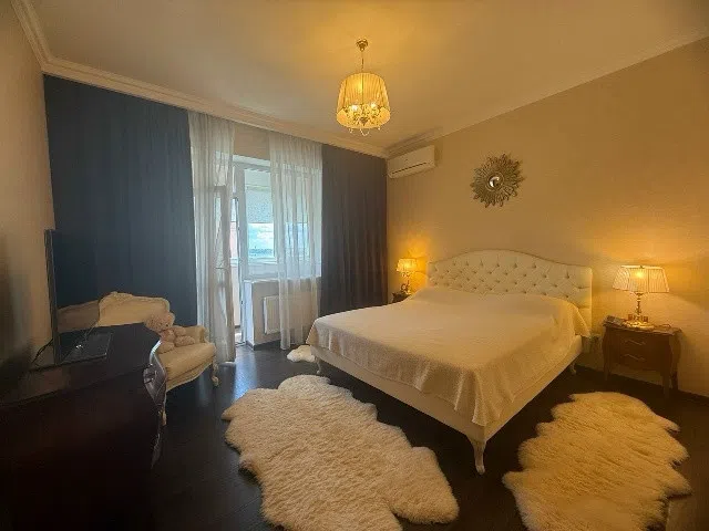 Продаётся 3-комнатная квартира, 130.3 м²