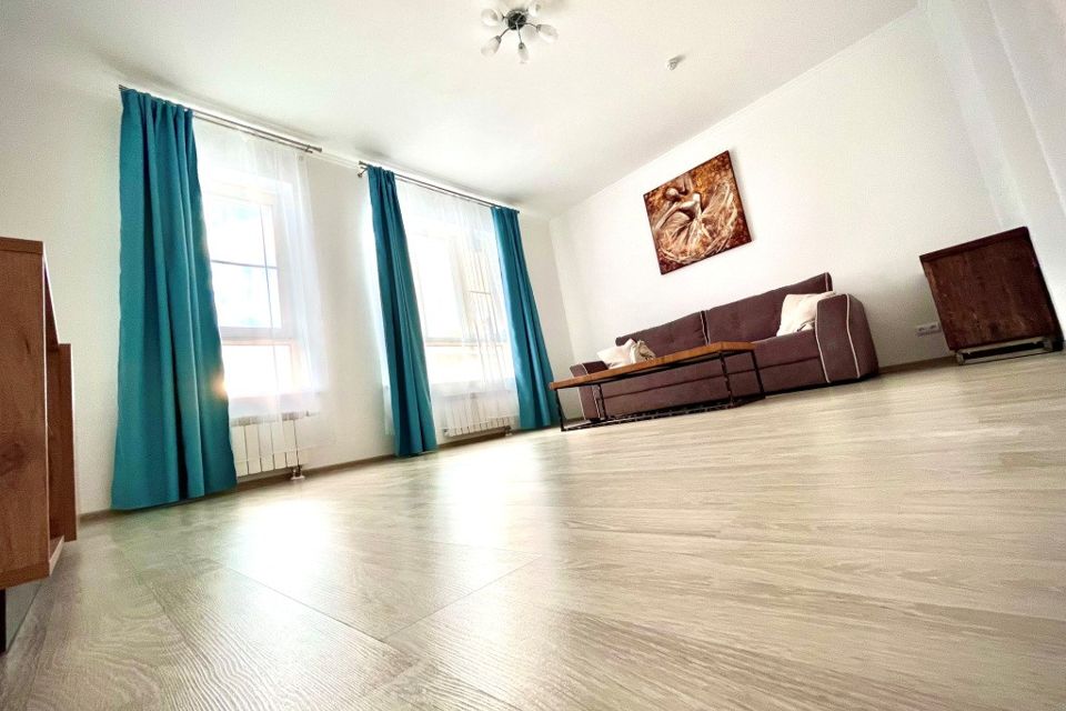 Сдаётся 2-комнатная квартира, 69 м²