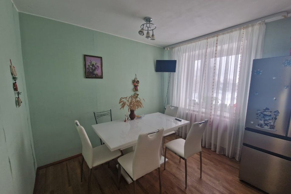 Продаётся 4-комнатная квартира, 108.3 м²