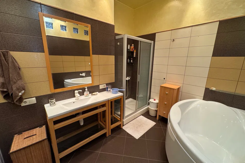 Продаётся 3-комнатная квартира, 103 м²