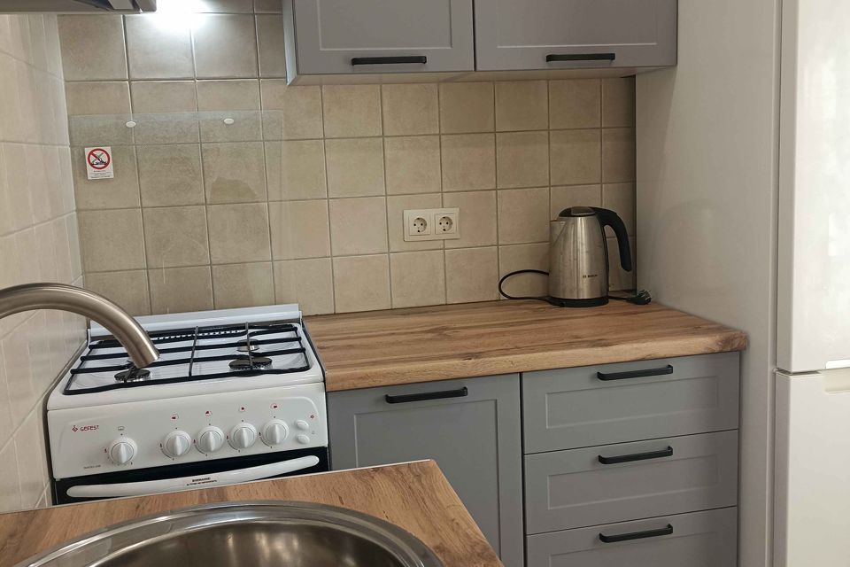 Сдаётся 4-комнатная квартира, 49 м²
