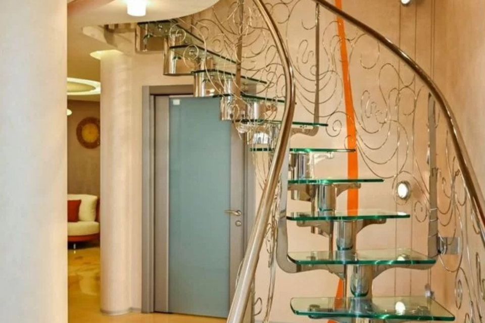 Продаётся 4-комнатная квартира, 160 м²