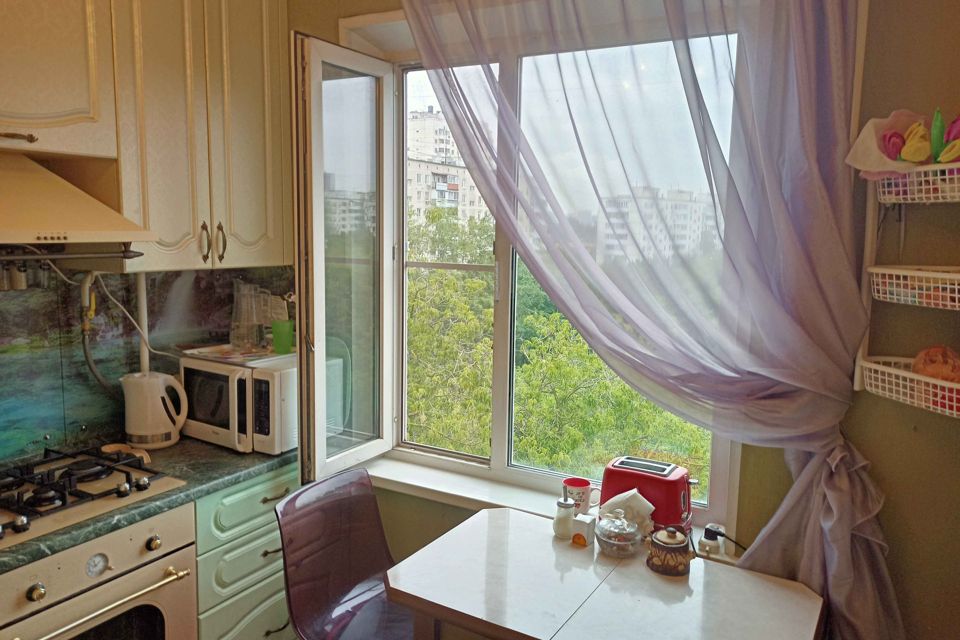 Продаётся 3-комнатная квартира, 48.4 м²
