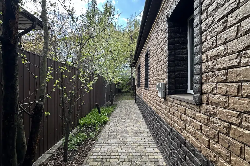 Продаётся 2-этажный дом, 210 м²