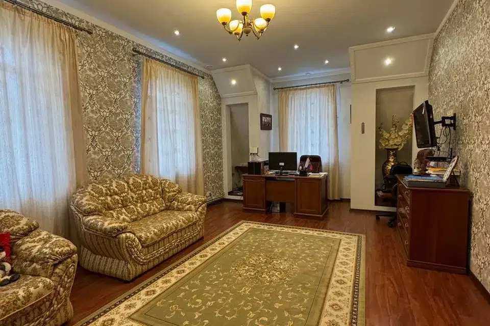 Продаётся 3-этажный дом, 315 м²