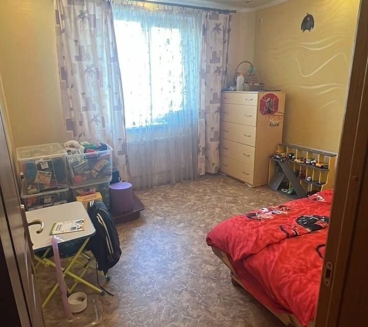 Продаётся 4-комнатная квартира, 82 м²