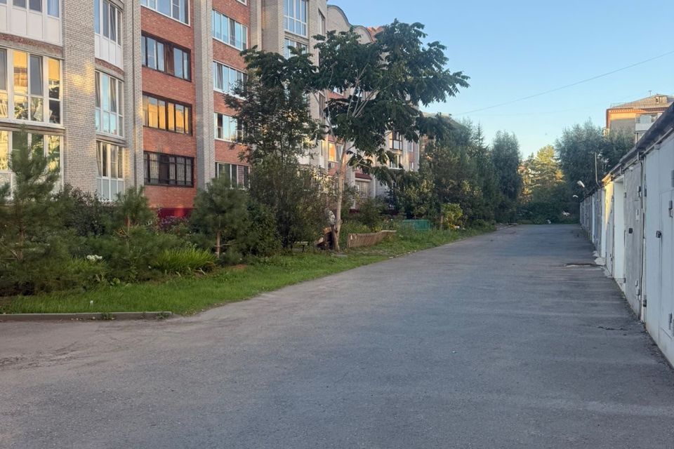 Продаётся 3-комнатная квартира, 121.7 м²