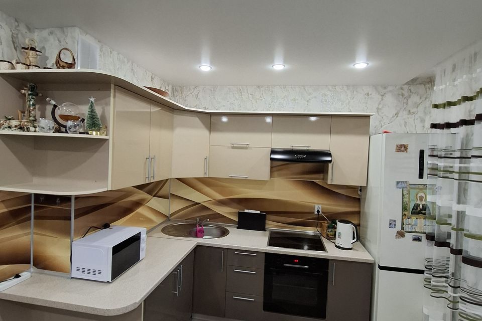 Продаётся 2-комнатная квартира, 65.4 м²