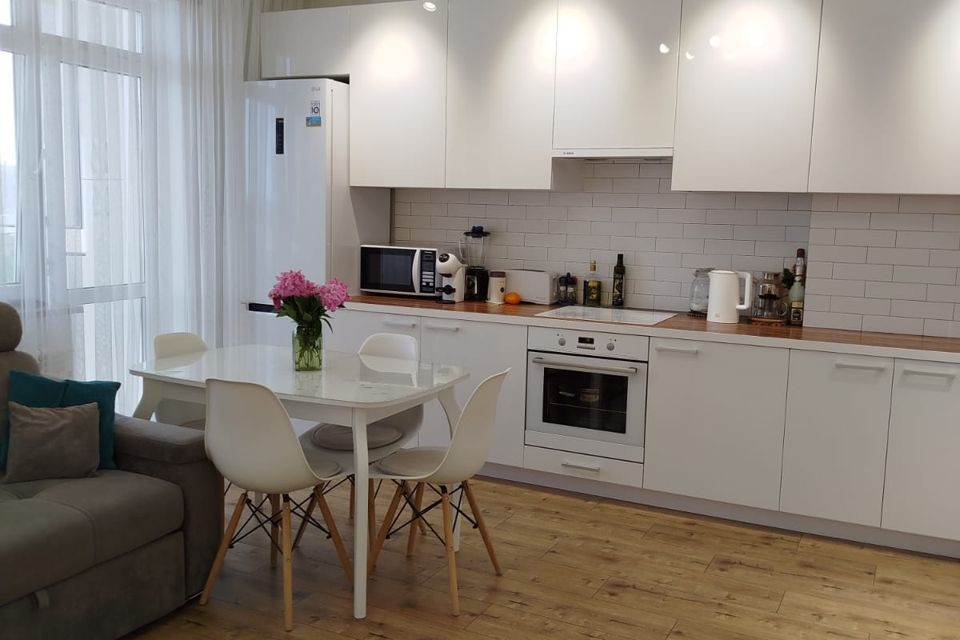 Продаётся 1-комнатная квартира, 56 м²
