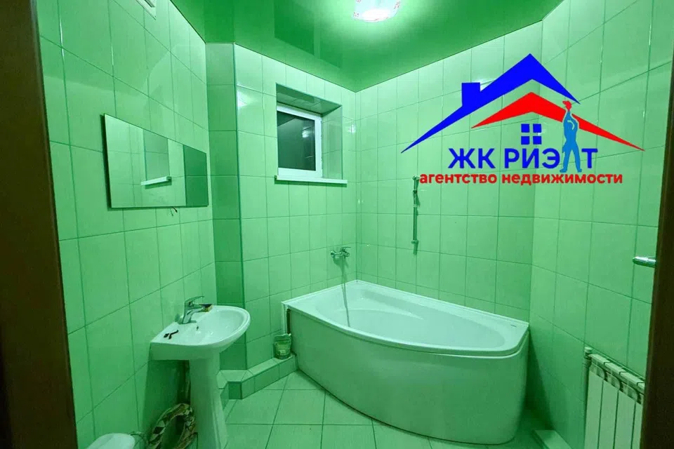 Сдаётся 2-этажный дом, 150 м²