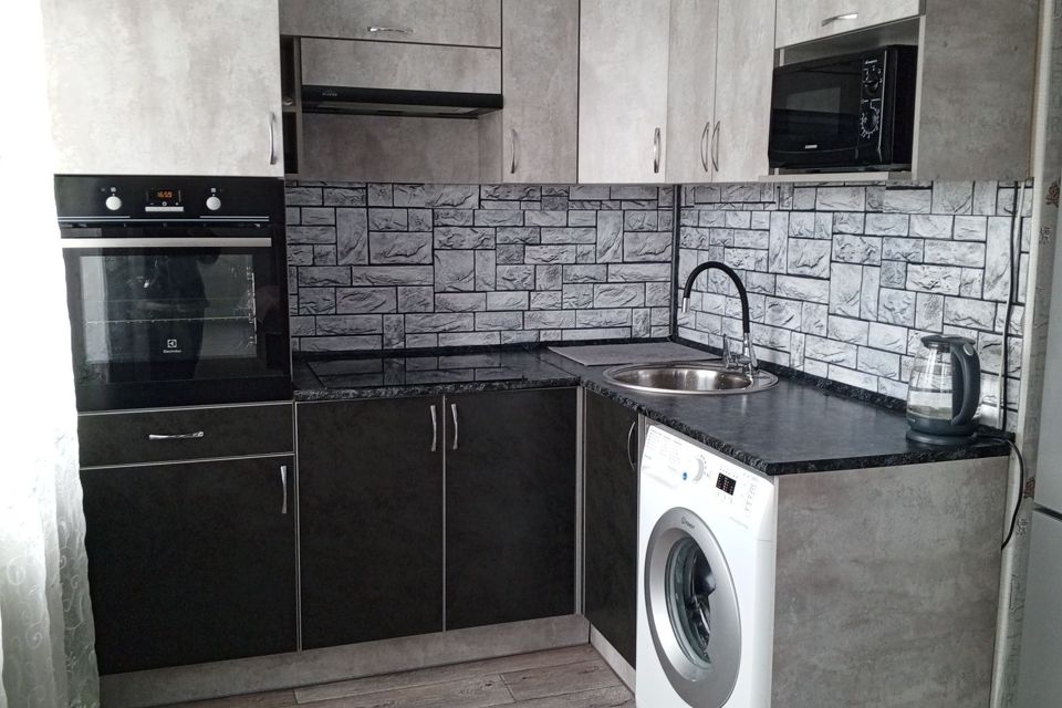 Продаётся 3-комнатная квартира, 48.8 м²