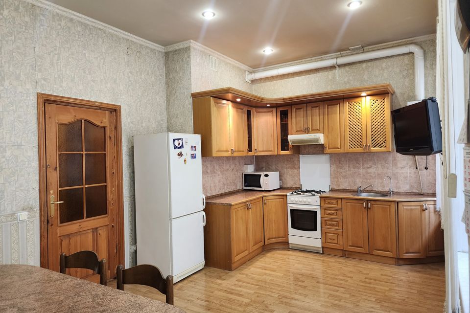 Продаётся 4-комнатная квартира, 77.5 м²