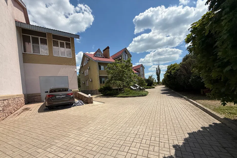 Продаётся 3-этажный дом, 350 м²
