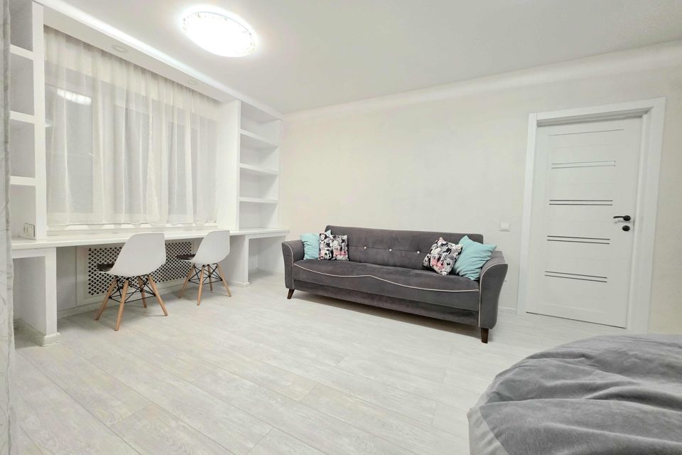 Сдаётся 2-комнатная квартира, 65 м²