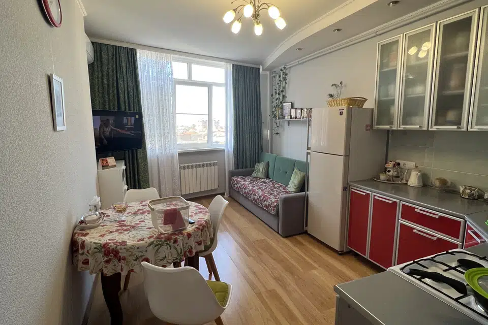 Продаётся 1-комнатная квартира, 56 м²