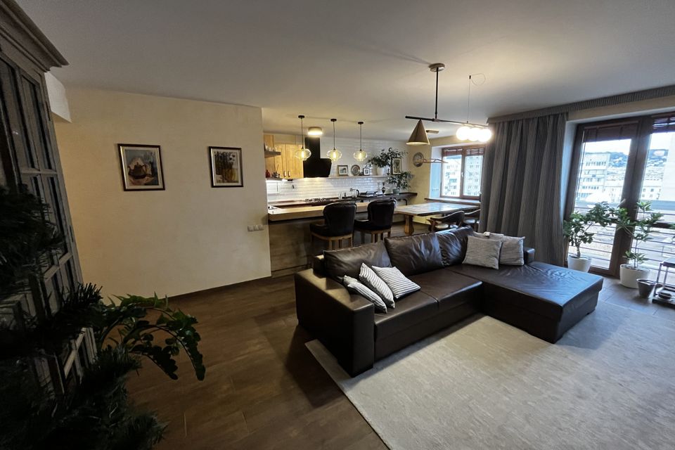Продаётся 3-комнатная квартира, 104 м²