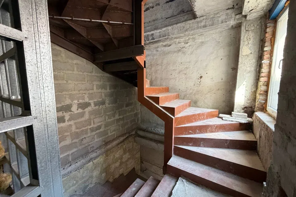 Продаётся 5-комнатная квартира, 320 м²