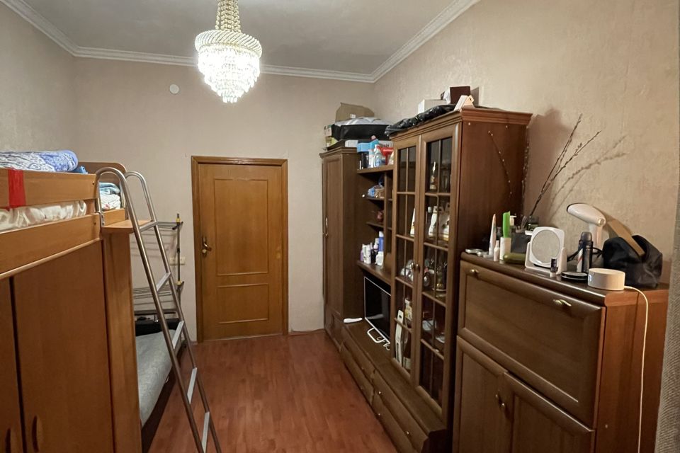 Продаётся комната в 4-комн. квартире, 12.8 м²