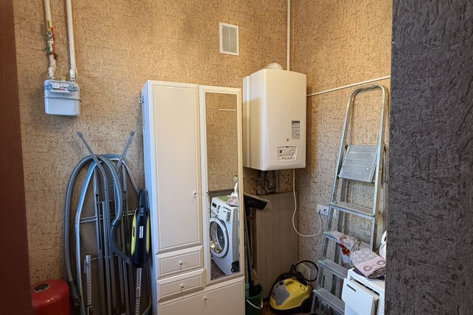 Продаётся 3-этажный дом, 245 м²