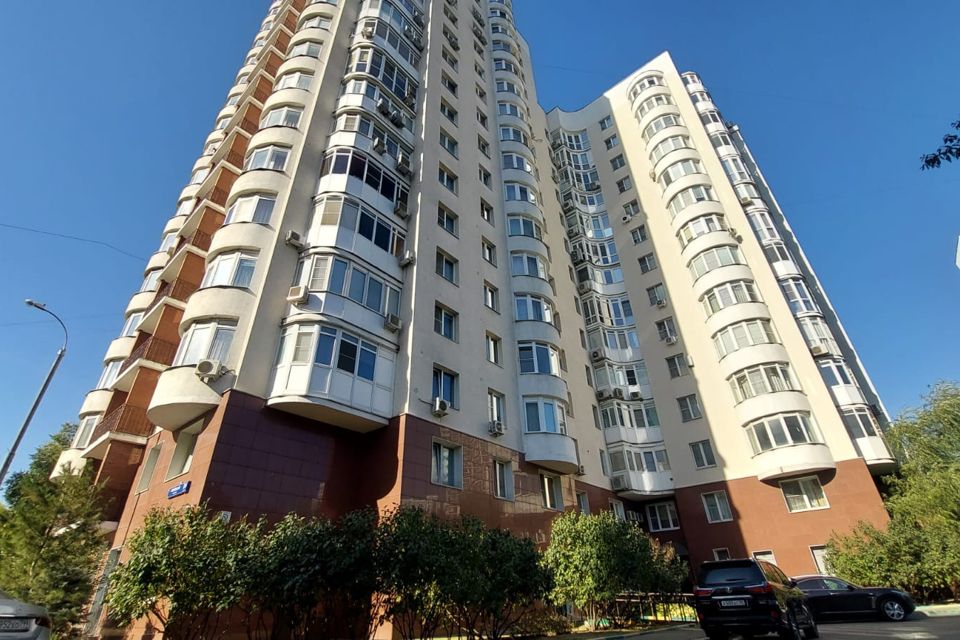 Продаётся 4-комнатная квартира, 141 м²