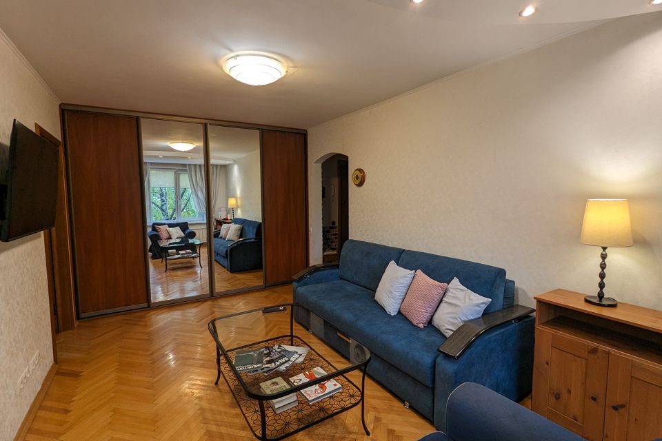 Продаётся 4-комнатная квартира, 62.8 м²