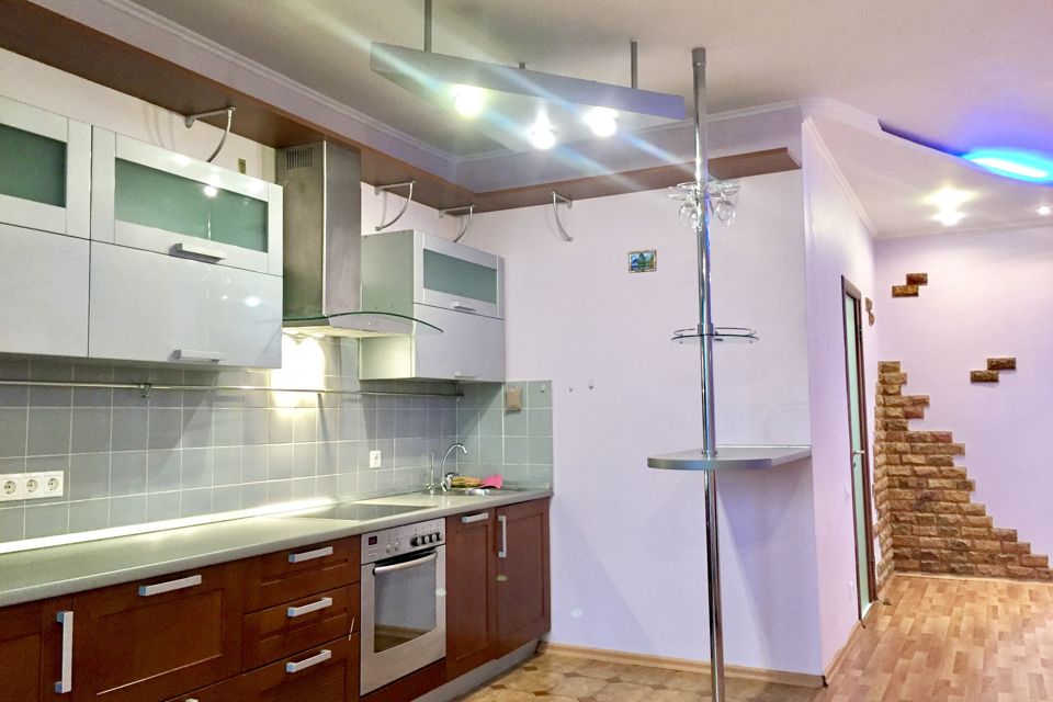 Продаётся 1-комнатная квартира, 61.4 м²