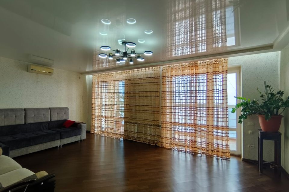 Продаётся 4-комнатная квартира, 143.8 м²