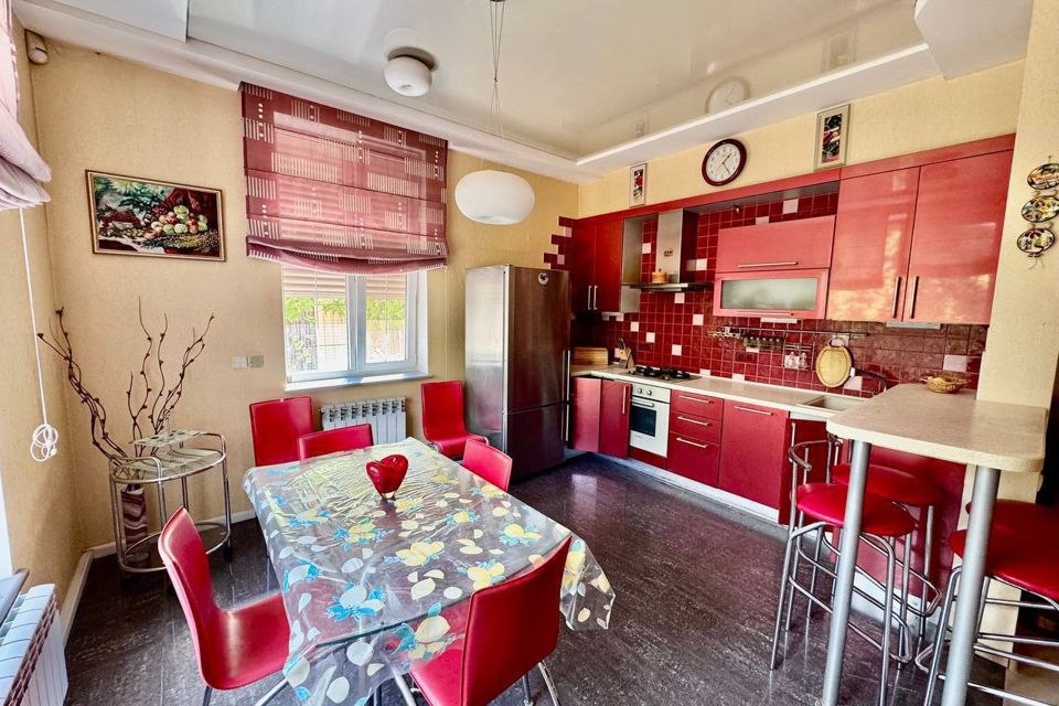 Продаётся 3-этажный дом, 385 м²