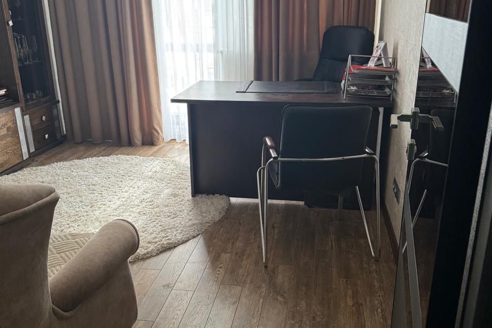 Продаётся 4-комнатная квартира, 117.5 м²