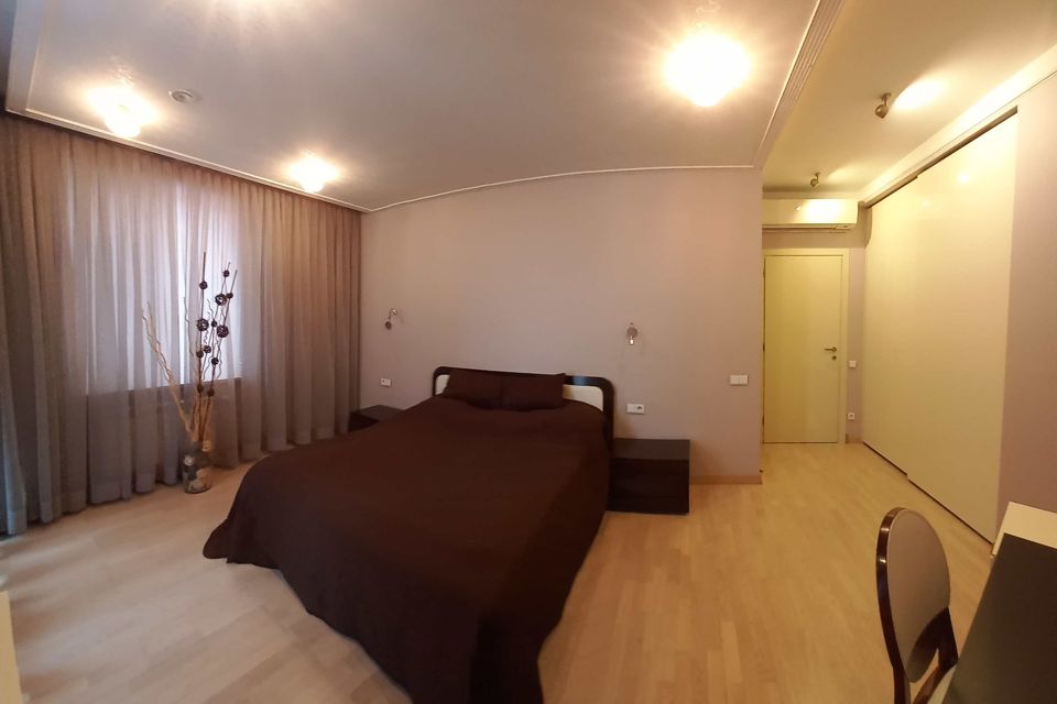 Продаётся 3-комнатная квартира, 120.7 м²