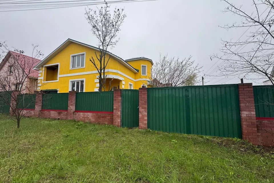 Продаётся 2-этажный дом, 200 м²