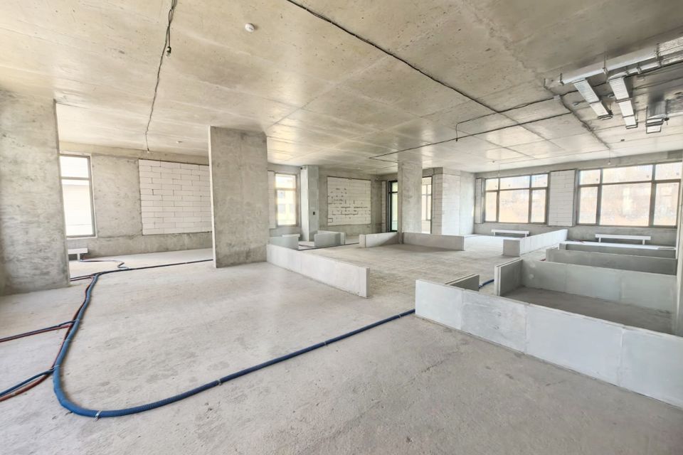 Продаётся 4-комнатная квартира, 211 м²